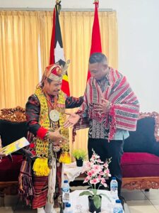 Okomama dan Kain Adat Warnai Audiensi Pemangku Adat Timor dengan Konsul Timor-Leste